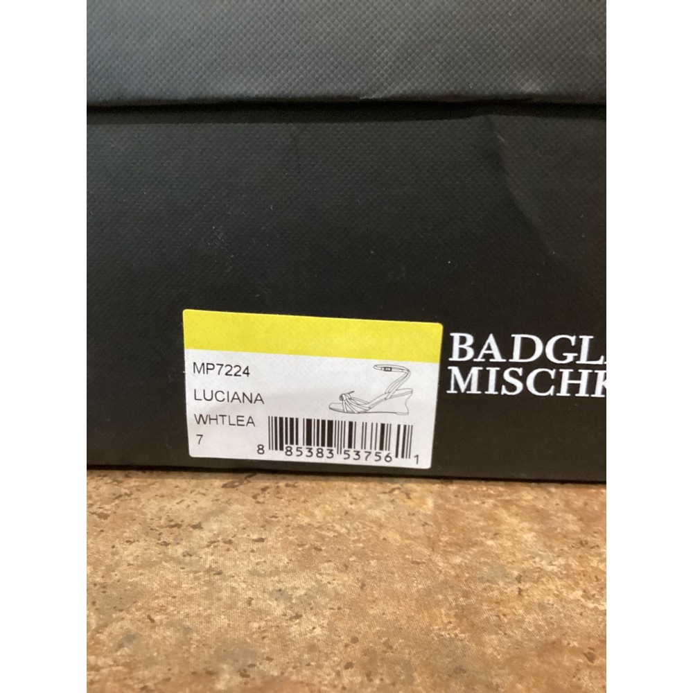 Badgley Mischka Luciana White Leather Wedge Sandal MP7224 Strappy Bow Heel 7 New - Picture 6 of 6